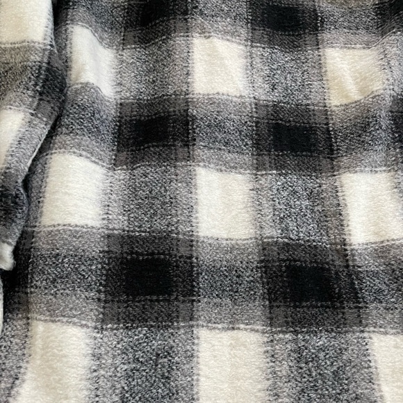 NWOT Love Olive Co. Fall Flannel Checker Coat - Picture 8 of 8